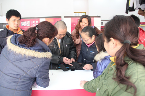 什么品牌的干洗店加盟好?UCC洗衣加盟連鎖品牌技術培訓中心