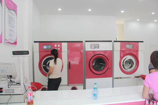UCC洗衣干洗加盟店，設備展示圖