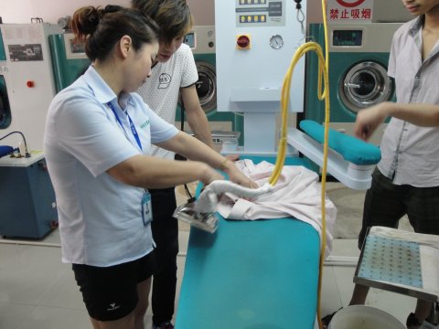 UCC干洗店加盟培訓(xùn)