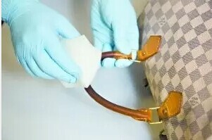 白色包包變黃了有哪些小技巧處理