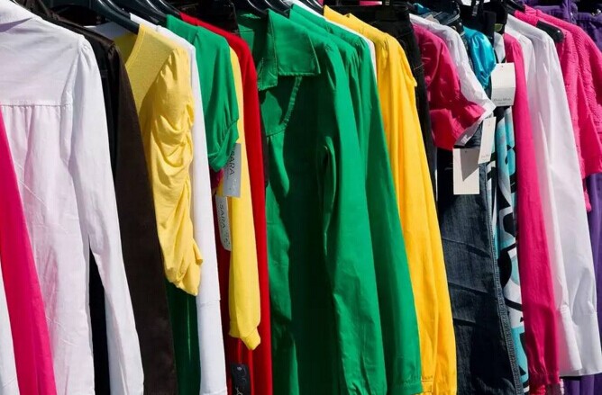 對于不同材質(zhì)衣服去除色漬的方法